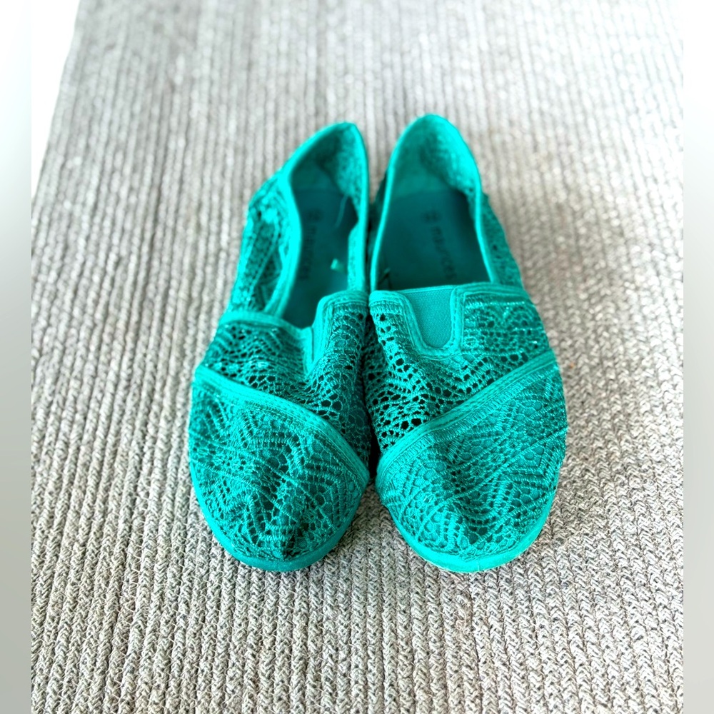 Maurices 90’s Style Teal Blue Green Crochet Mesh Flats Size 8.5